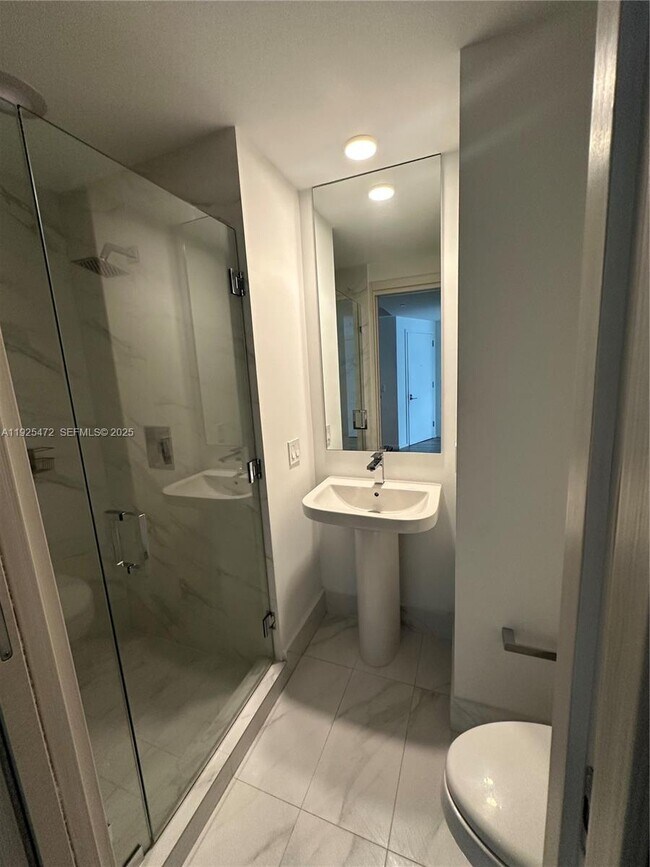 Building Photo - 801 S Miami Ave