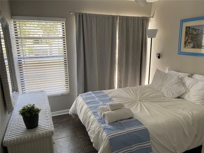 Building Photo - 2587 Cyprus Dr