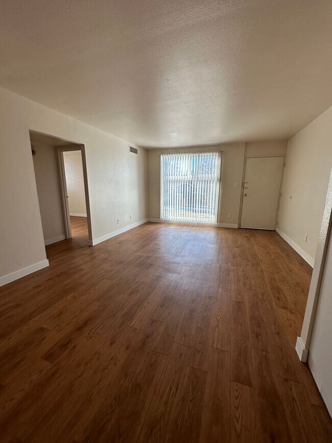 Building Photo - NShields636 (KC-LN)