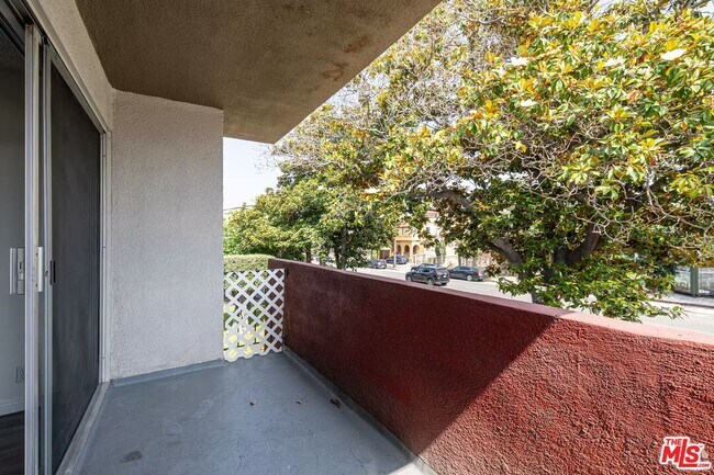 Building Photo - 1208 W Adams Blvd