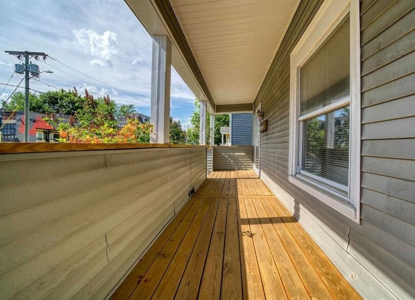 Building Photo - 715 Union St