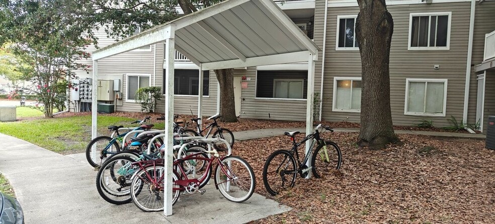 Building Photo - 4000 SW 23rd St