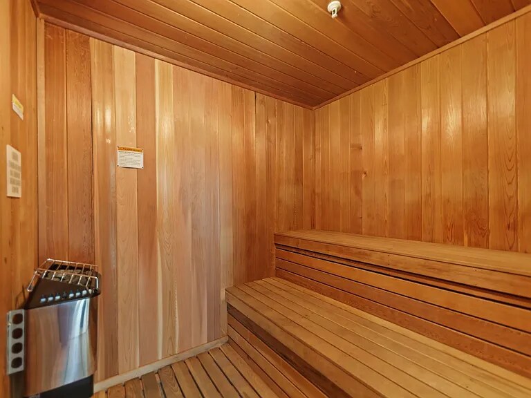 Building Photo - 347 N New River Dr E