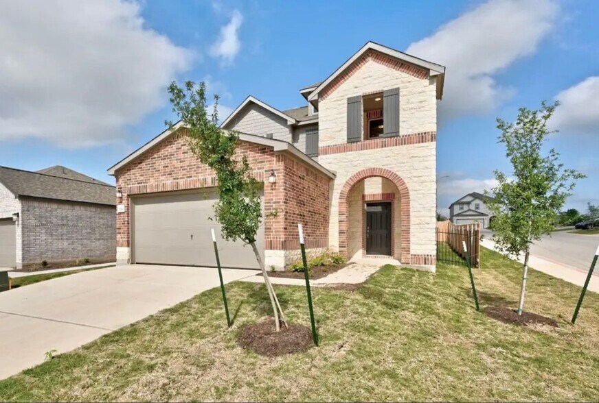 Building Photo - 7700 House Finch Dr