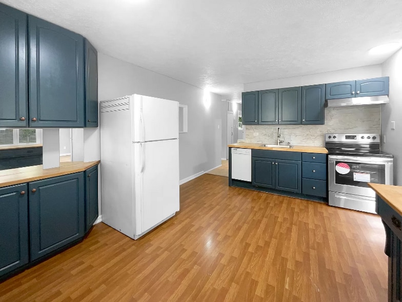 Building Photo - 210 Littlebrook Dr