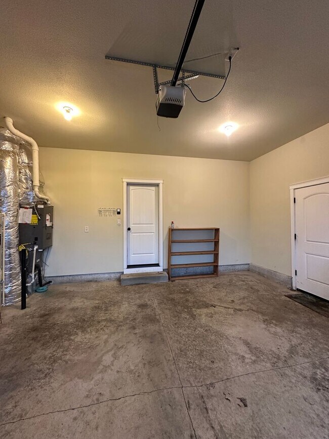 Building Photo - Well-Maintained Three Bedroom Home in North Salem