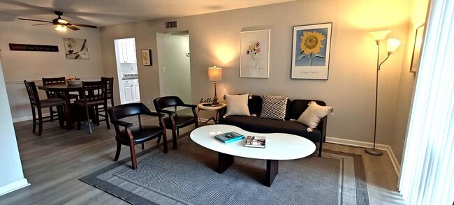 Building Photo - 6519 W Newberry Rd