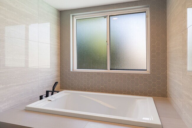 Building Photo - 43911 La Carmela Dr