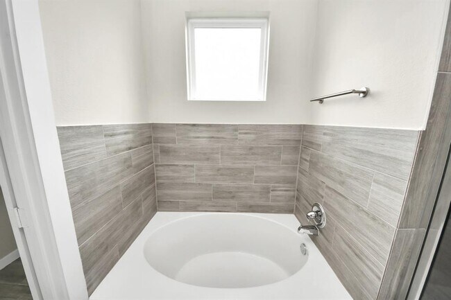 Building Photo - 4228 Bellfort Ave