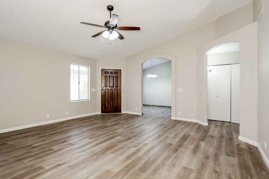 Building Photo - 1310 N Blackstone Dr