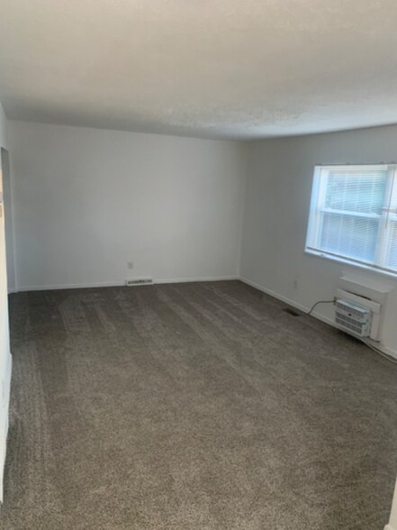 Building Photo - 33170 Aurora Rd