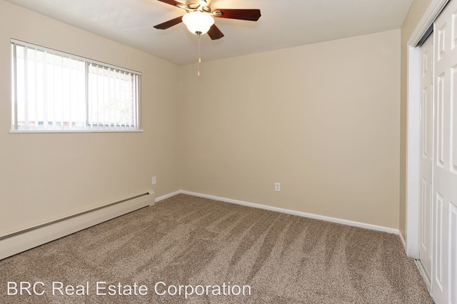 Building Photo - 2 br, 1 bath Apartment - 1950-1960 Upham St.