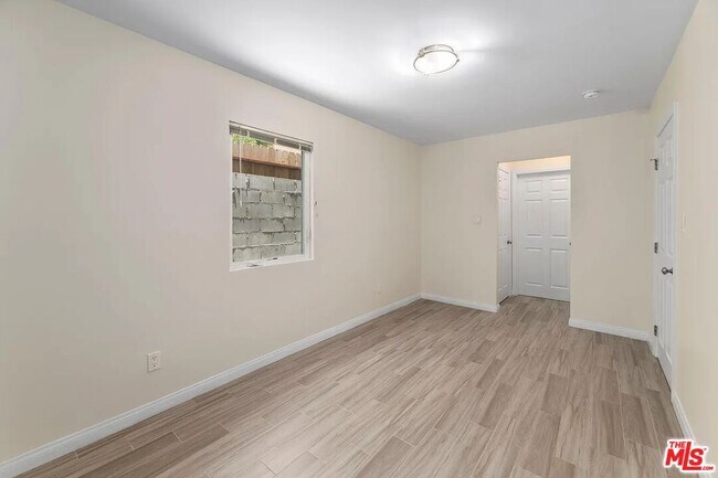 Building Photo - 5249 Satsuma Ave