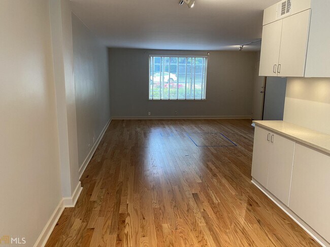 Building Photo - 1395 Normandy Dr NE