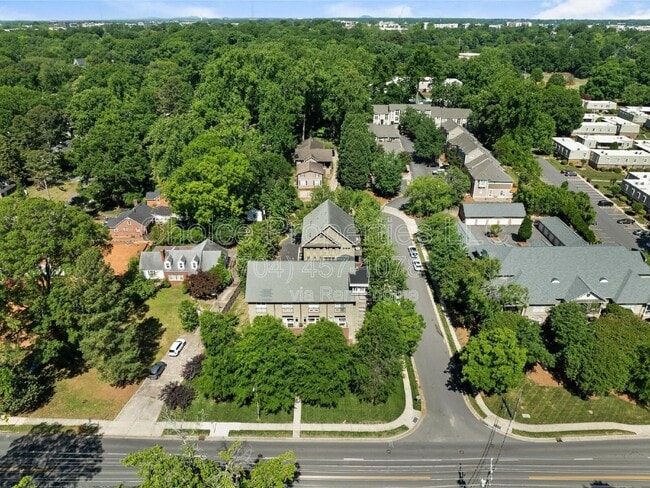 Building Photo - 1166 Park West Dr