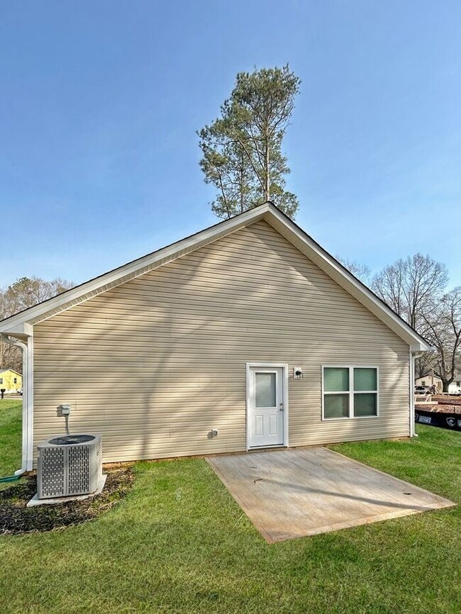 Building Photo - 519 E Robinson St