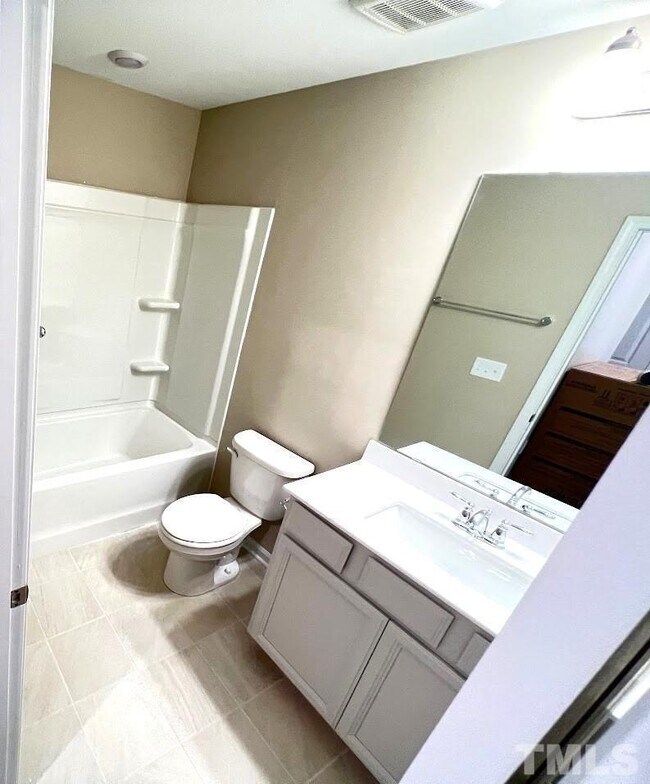 Building Photo - 4 Bedroom Luxury Townhome close to Raleigh Downtown