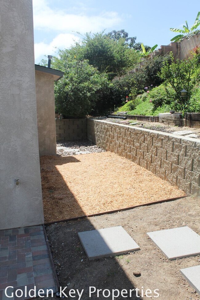 Building Photo - 4864 Alondra Way