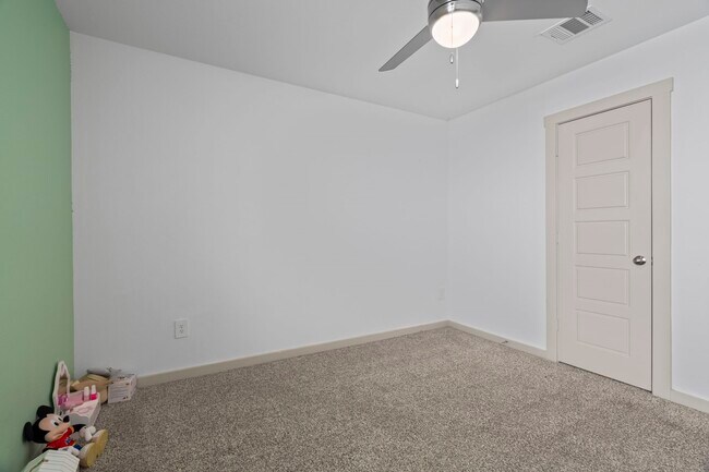 Building Photo - 302 Dusty Bridle Ln