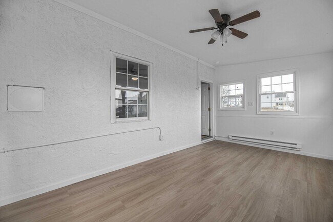 Building Photo - 461 Hale St