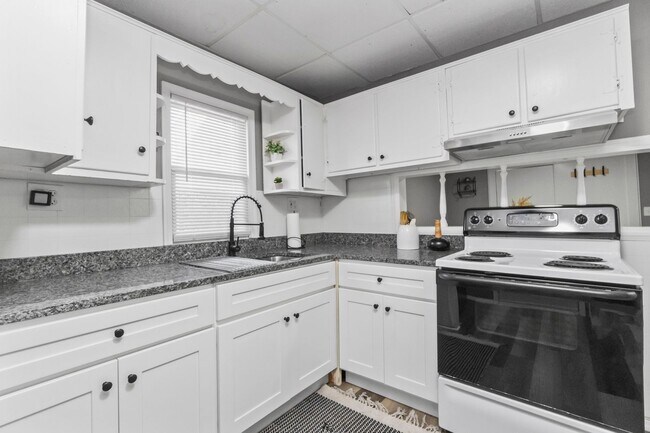 Building Photo - 127 Clearfield St