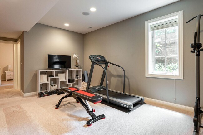 Building Photo - 7200 Ashcombe Ct