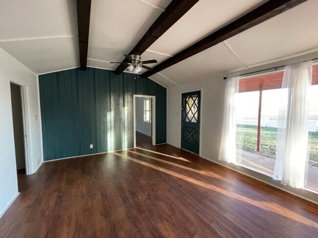 Building Photo - Ranch Style Farm