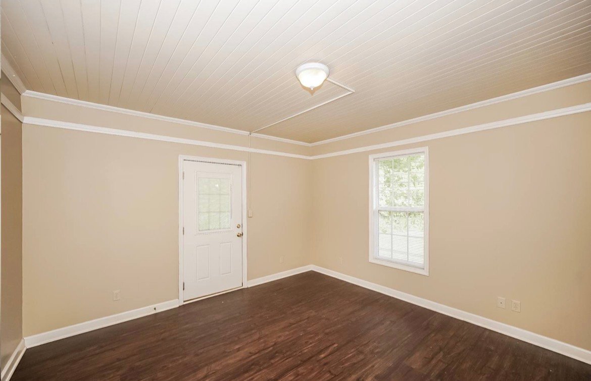 Building Photo - 208 N Milford Dr