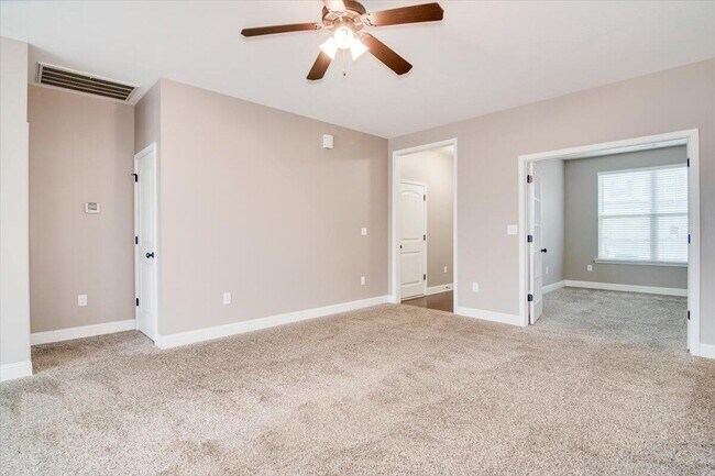 Building Photo - 2020 Fern Crest Ln