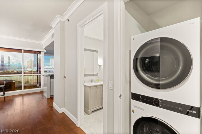 Building Photo - 4575 Dean Martin Dr