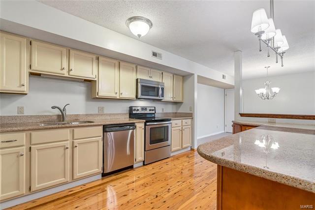 Building Photo - 15017 Baxter Village Dr