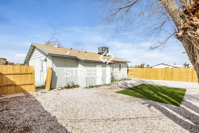 Building Photo - MEMORIAL DAY SPECIAL!! NOW OFFERING FIRST ...
