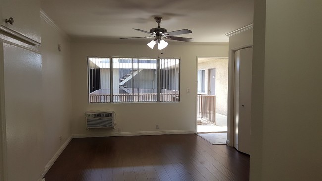 Building Photo - The Renaissance At Sherman Oaks