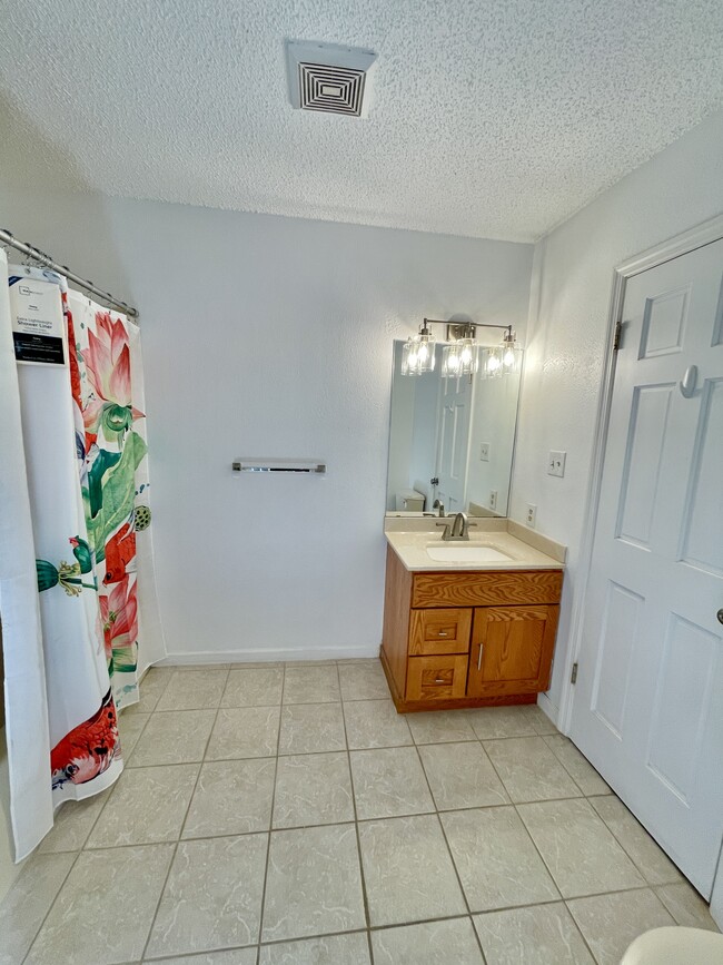 Building Photo - 18 Wilan Ln