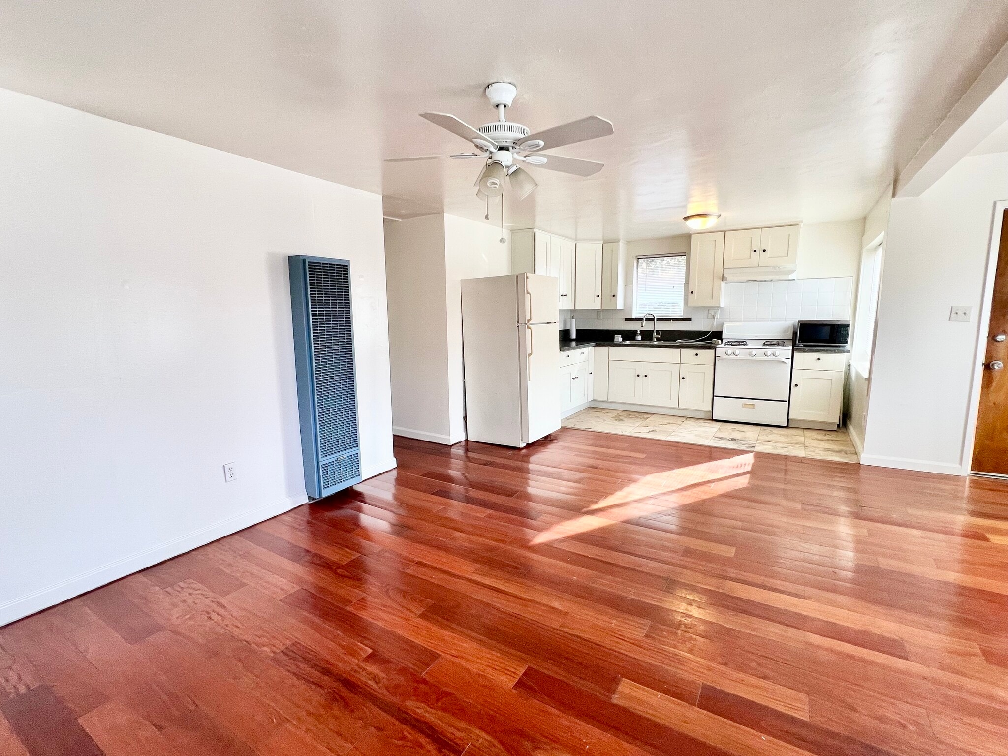 Building Photo - 451 27th St