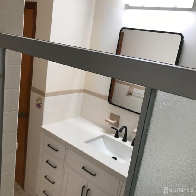 Building Photo - 354 Alpine St