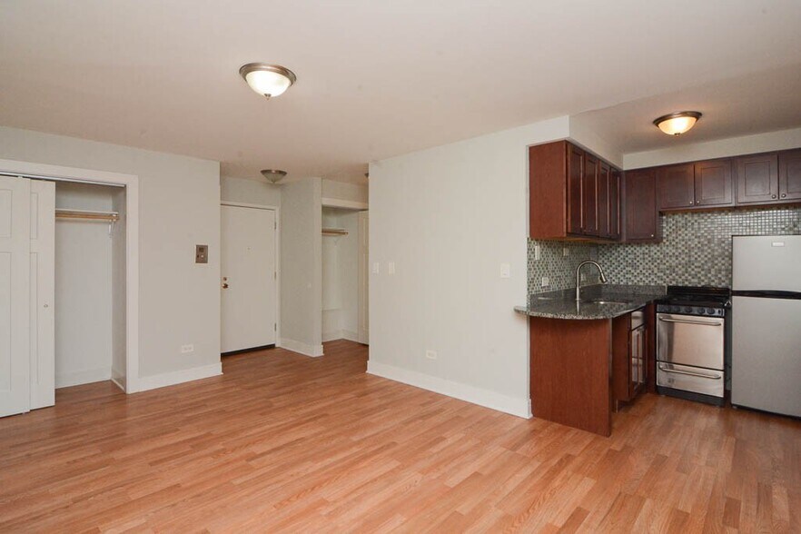Building Photo - 699 Elm Pl