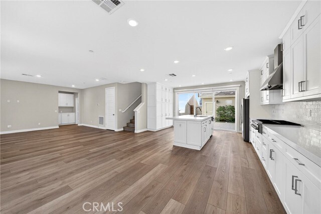 Building Photo - 346 Chorus