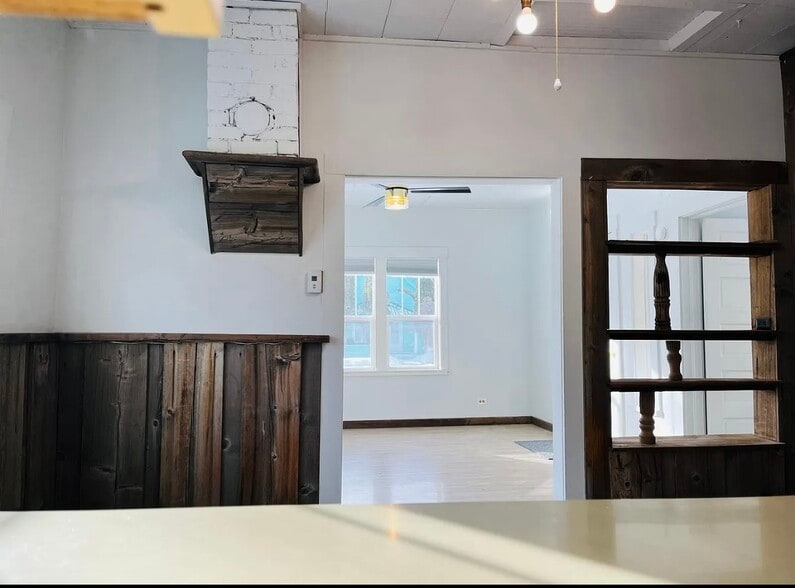 Building Photo - 555 Kalispell Ave