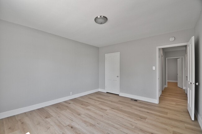 Building Photo - 2 Bed 1 Bath Home in Manhattan Beach Hill ...
