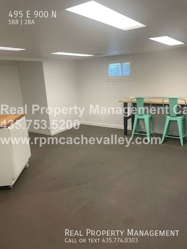 Building Photo - 495 E 900 N