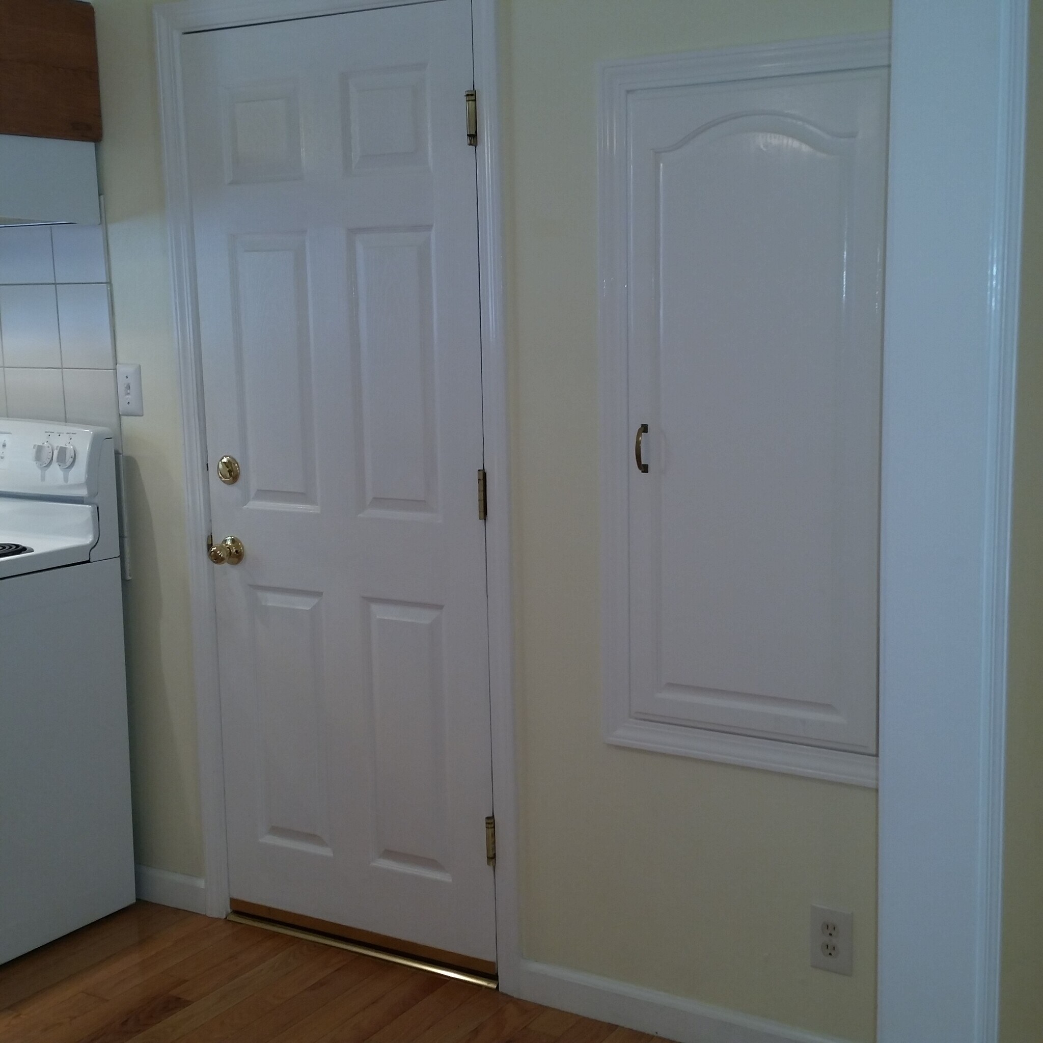 door to garage and built in pantry door - 2221 Homewood Dr