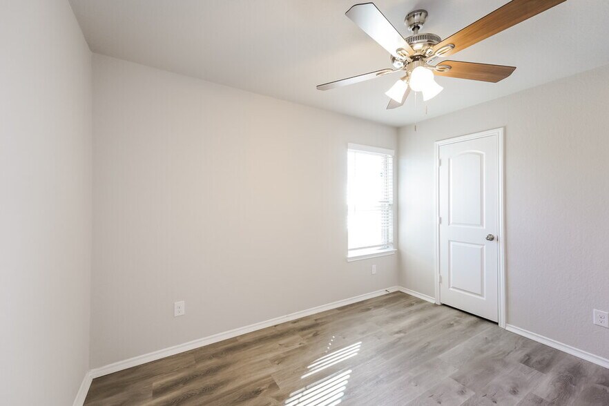 Building Photo - 21302 Brookwood Cres Dr