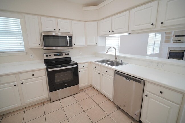Building Photo - 9329 Tuscany Dr