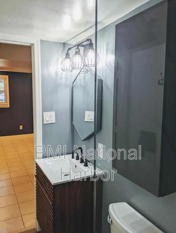 Building Photo - 702 Leeward Ct