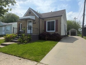 Building Photo - "3-Bedroom Retreat in Roseville – Spacious 1300 Sq Ft Home!"