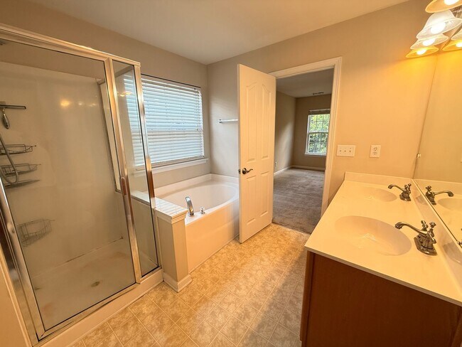 Building Photo - 3 BR/2.5BA | Newly Renovated Single Family Home | Private backyard| In Charlotte!