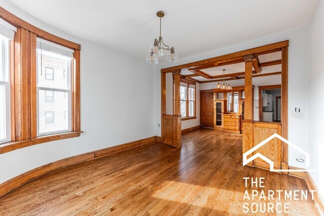 Building Photo - 2842 W Augusta Blvd