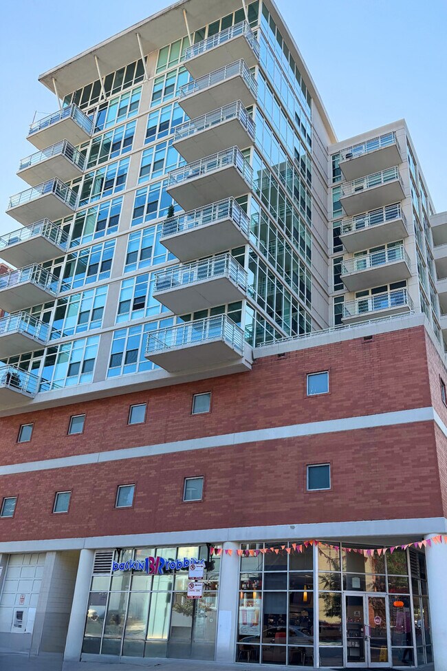 Building Photo - 909 W Washington Blvd