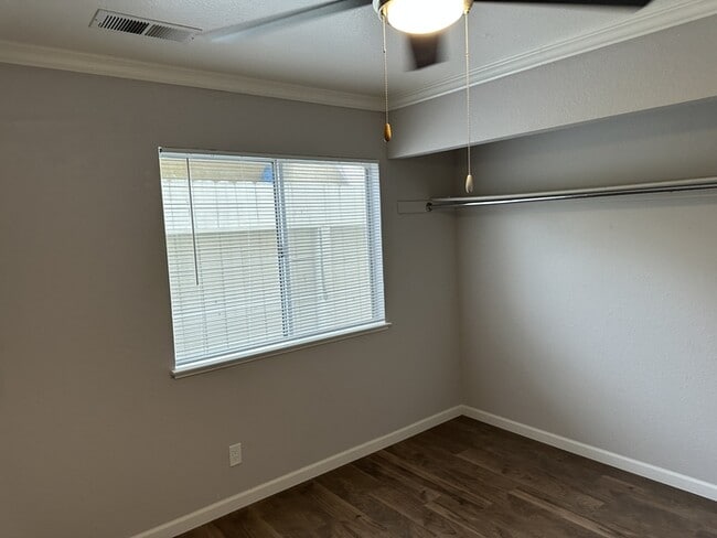 Building Photo - charming 4-bedroom, 2-bathroom home located in a peaceful cul-de-sac in West Modesto